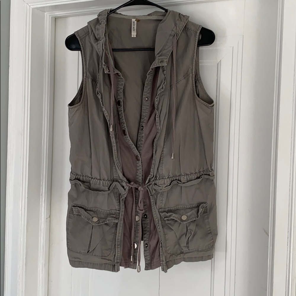 Boutique utility hooded vest